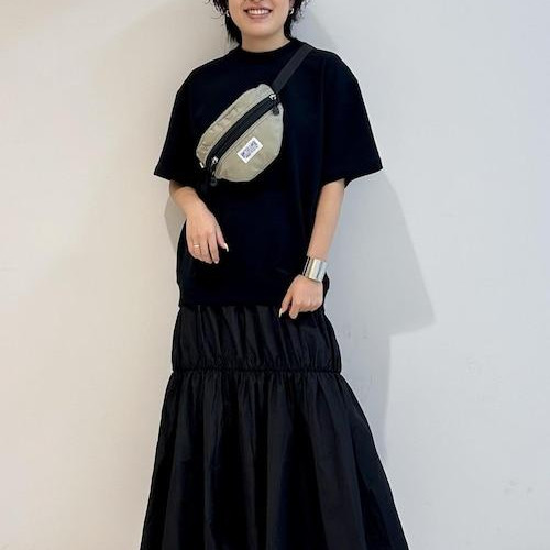 モノトーンでまとめた大人なカジ...