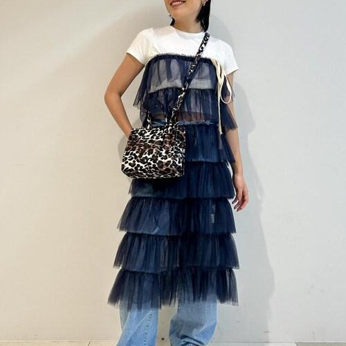 大胆なチュールスカートをワンピ...