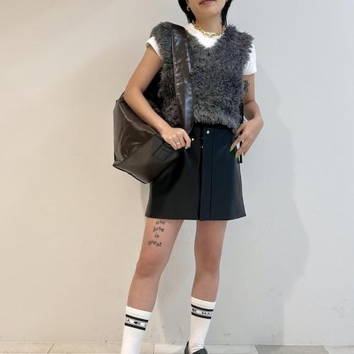 強めなブラックコーデですが女ら...