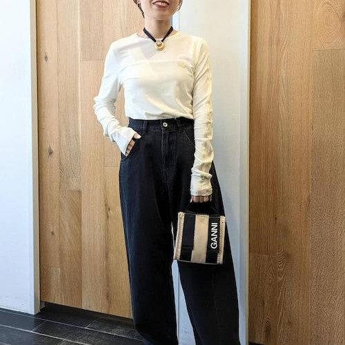 普段ピッタリ過ぎるトップスはあ...