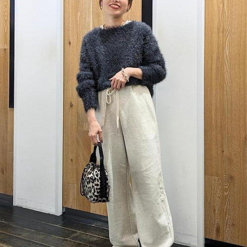 ふわふわの素材のニットが入荷し...