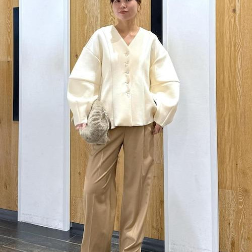 立体感なフォルムが素敵なカーデ...