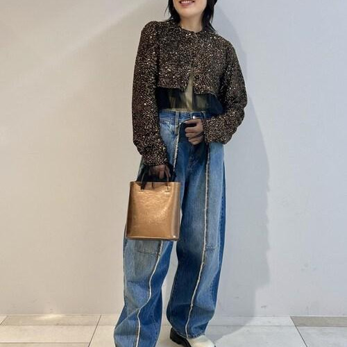 The spangle gives a sparkling presence...