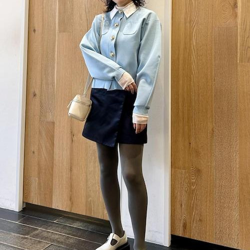 컬러 첨부 카디건에 미니스커트...