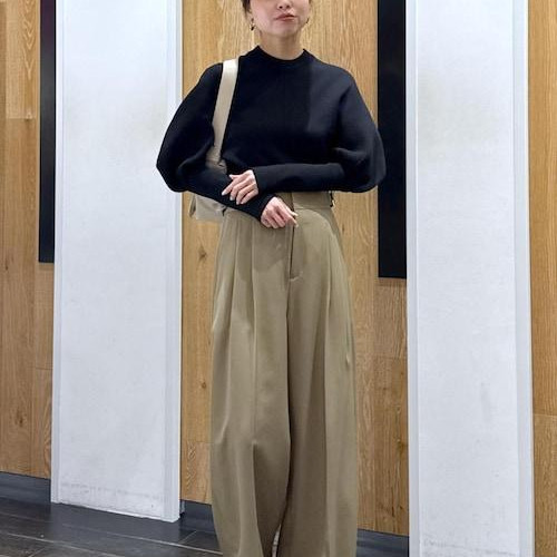 여성다운 포름이 눈길을 사로잡는 니...