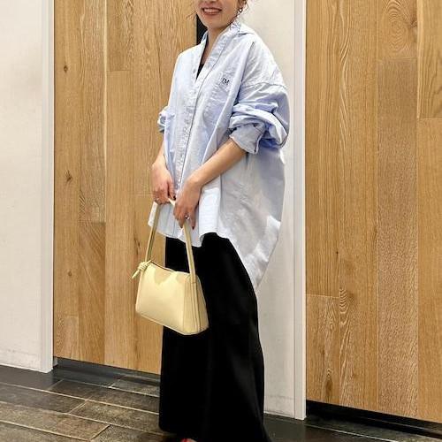 牛津襯衫在春天大...