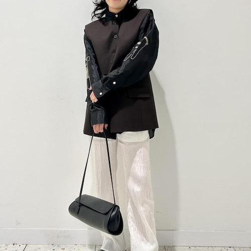 優雅的襯衫和背心層...