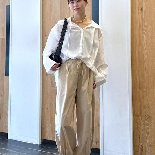 สวมเสื้อคาร์ดิแกน...