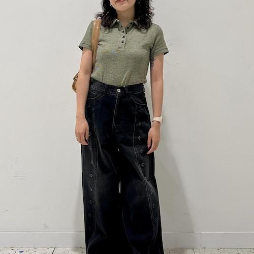 Big flaredeni on the polo...