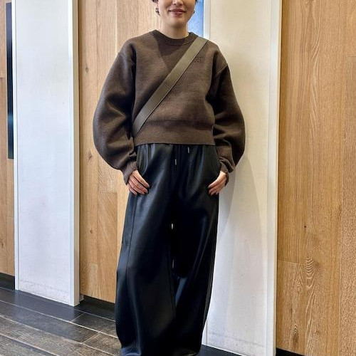 Recommended logo patch sweater for this season...