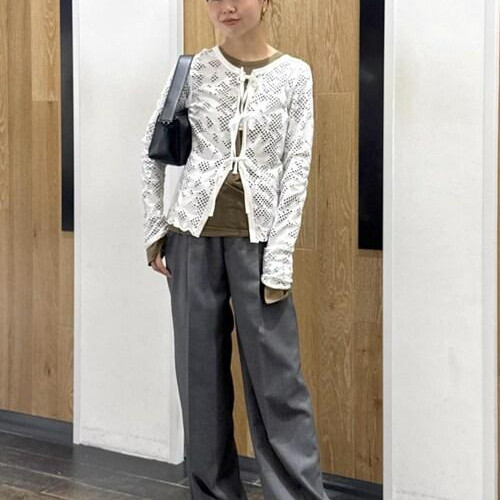 フィット感のある華奢なシルエッ...