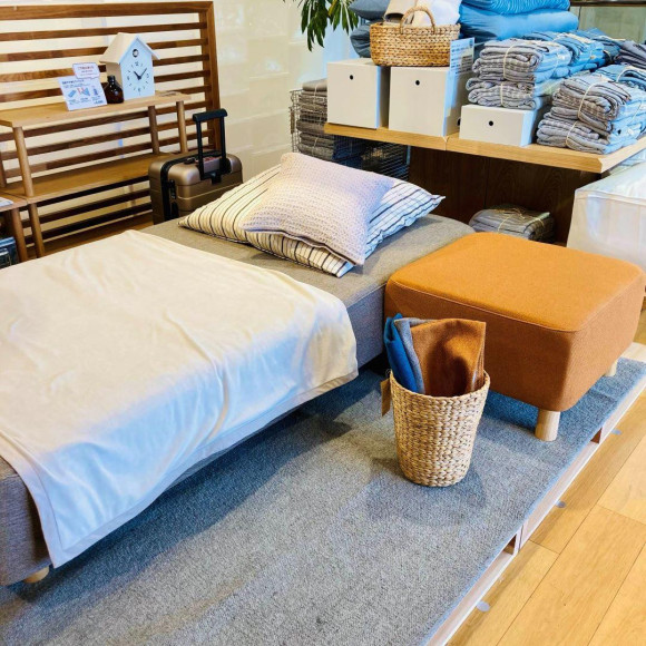 【無印良品広島パルコ】新生活に|脚付きマットレスポケットコイル、脚付スツール