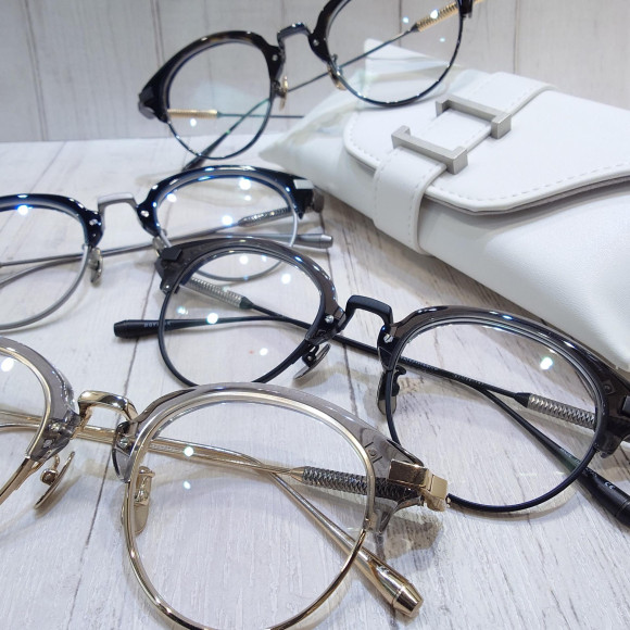 [จอขาว] คิ้วหนา "อาร์ค"