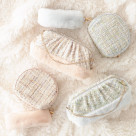 가지고 있는 것만으로 기분이 오른다♡ 반짝반짝한 소재감이 특징적인 포치의 소개♪