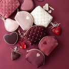 【NEW】バレンタインのお出かけ気分を高めてくれる、ハート型のワッペンがかわいらしいポーチのご紹介♪