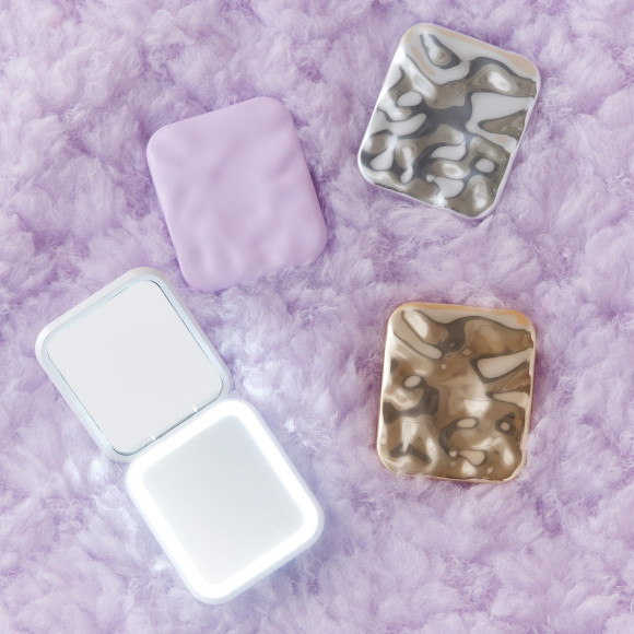 【NEW!】トレンドのニュアンスデザインがおしゃれなLED付きのコンパクトミラーです♪