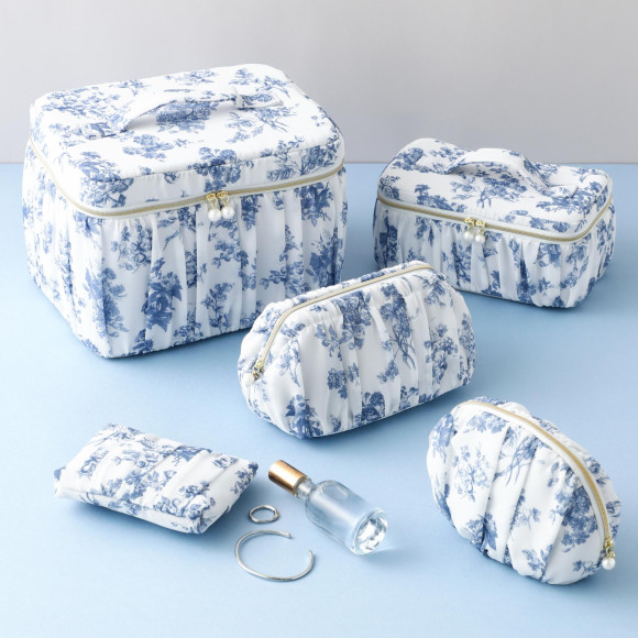 【GIFT】 Introduction of the pouch series with a trendy floral pattern and chiffon fabric softly layered.♪