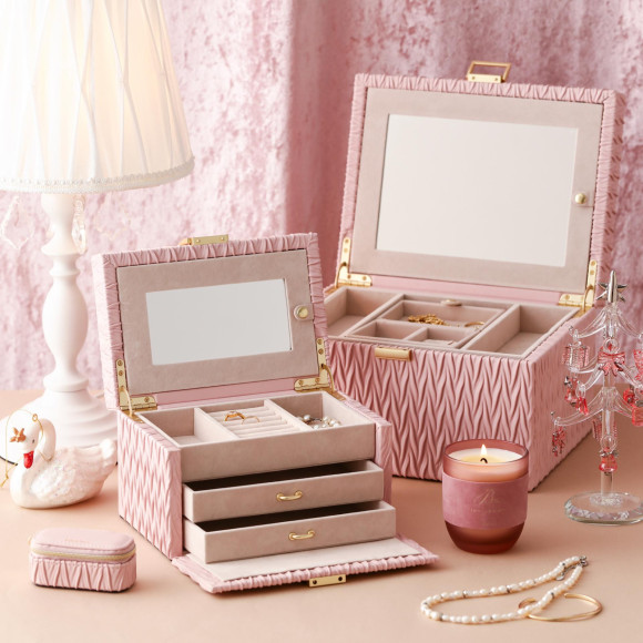 【GIFT】 Introduction of jewelry and cosmetic boxes with embossed on gorgeous pink skins♪