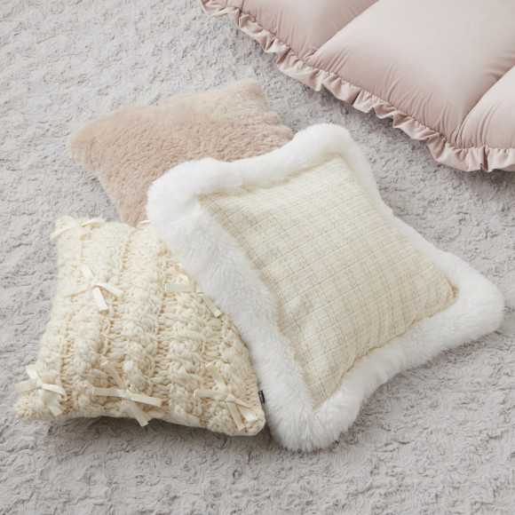 【SALE】 Upgrade to winter-like warm room with cushion cover❤