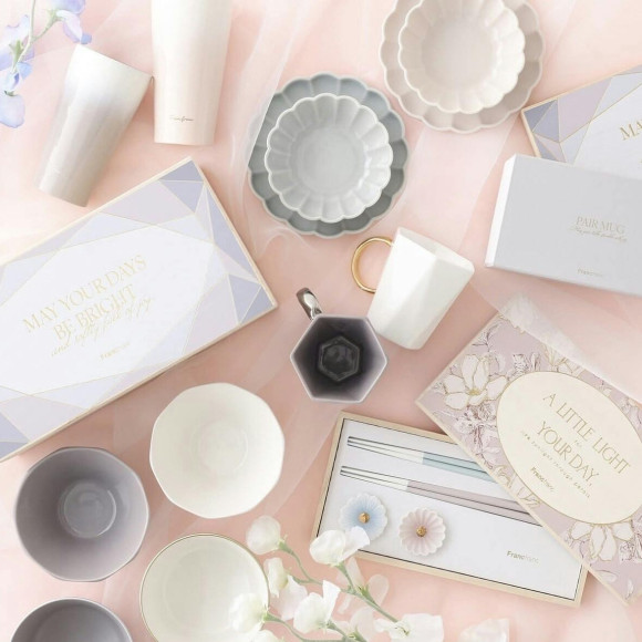 春の門出や結婚祝いなど、カジュアルな贈り物からフォーマルなギフトシーンまで、幅広くお選びいただけるペアギフトを展開！！