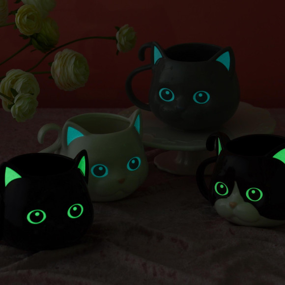 ★ハロウィンアイテムが登場★目と耳が光る猫モチーフのマグカップ♪