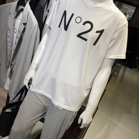 ヌメロのTシャツ