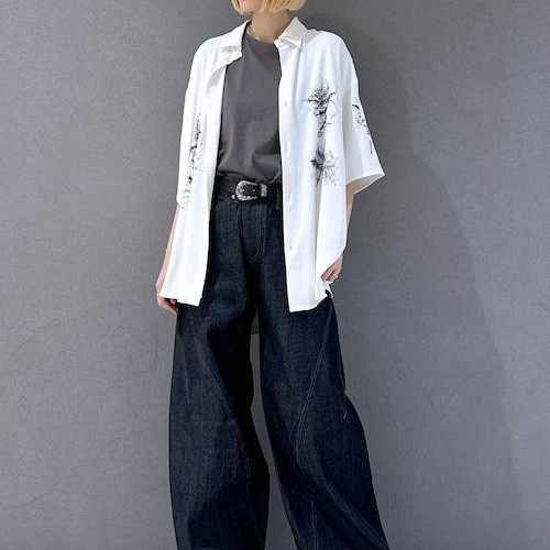 Item details tag or bottom eye...