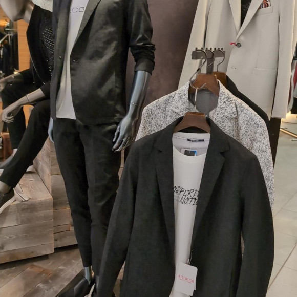 オススメアイテム紹介　ショートラベルジャケット