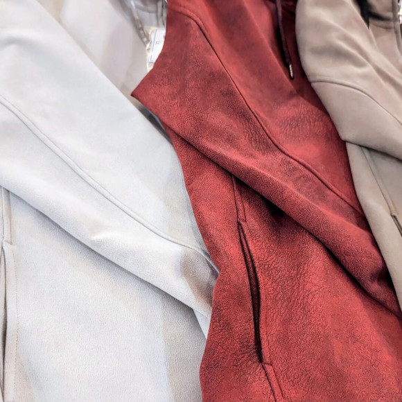 新作アイテム紹介　スウェードパーカー