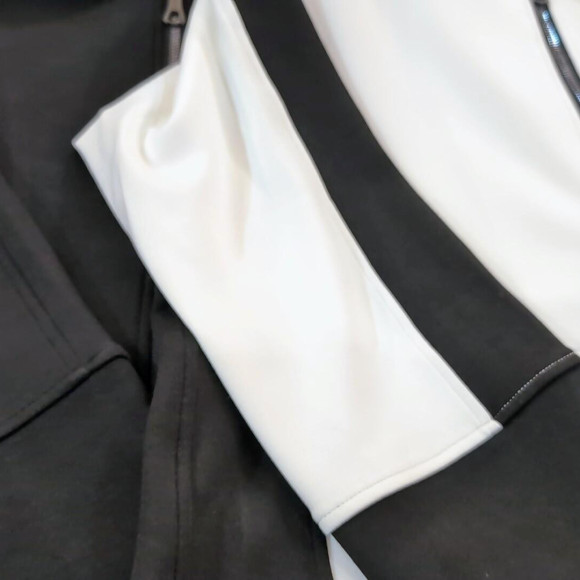 新作アイテム紹介　フルジップパーカー