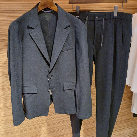 オススメアイテム紹介　レザーライクジャージジャケット