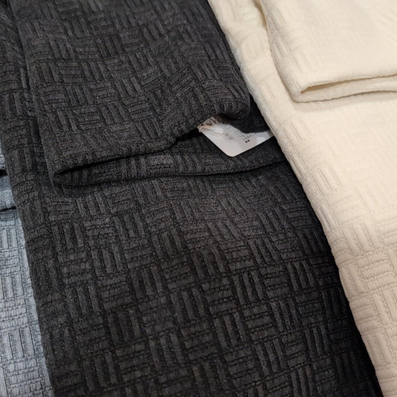 新作アイテム紹介　ネックカットソー