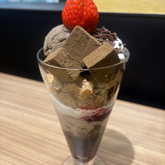 ほうじ茶ショコラベリーパフェ