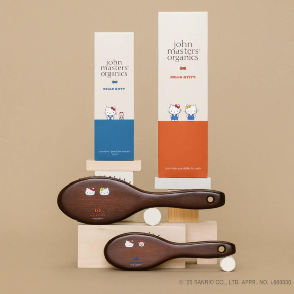 แปรงผมเงางามที่ได้รับความนิยมเป็นของขวัญตอนนี้มีจำหน่ายในดีไซน์ Hello Kitty รุ่นลิมิเต็ดอิดิชั่นแล้ว!