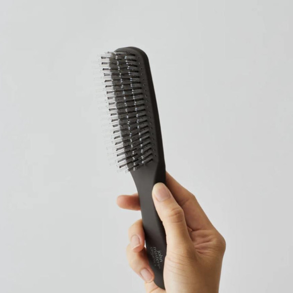 用深層卸妝進行毛孔護理。 像清澈一樣,從頭髮的根部開始美麗。