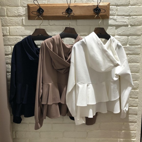後ろ姿も可愛いバックフリルパーカー♡ | ノエラ・ショップニュース