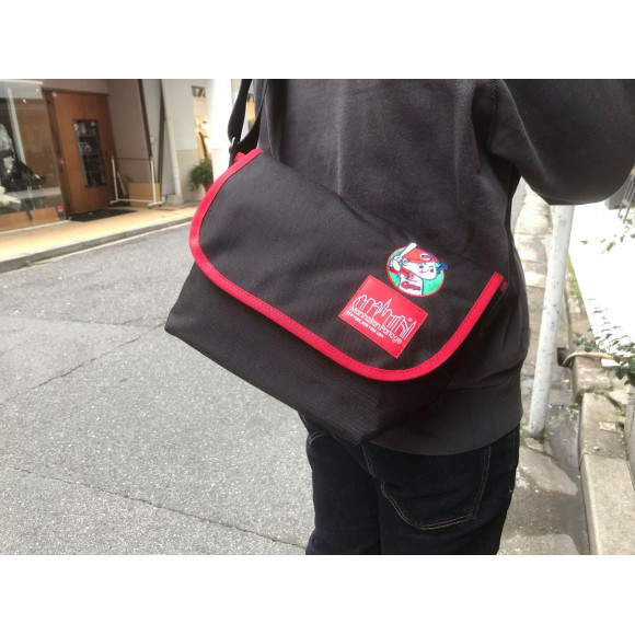 開幕目前！！Manhattan Portage × 広島東洋カープコラボメッセンジャー