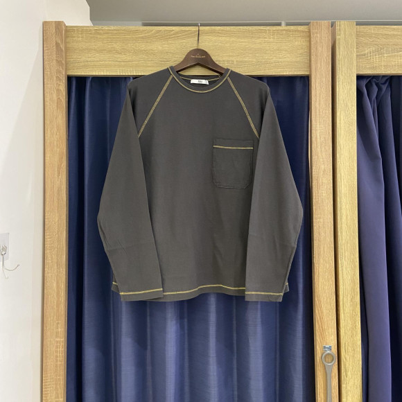CONTRAST STITCH RAGLAN TEE