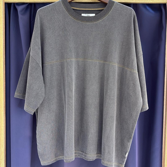 CONTRAST TEE