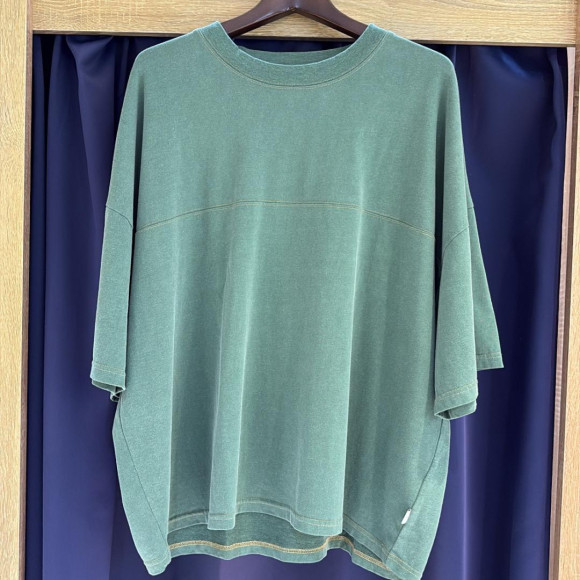 CONTRAST TEE