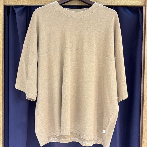 CONTRAST TEE