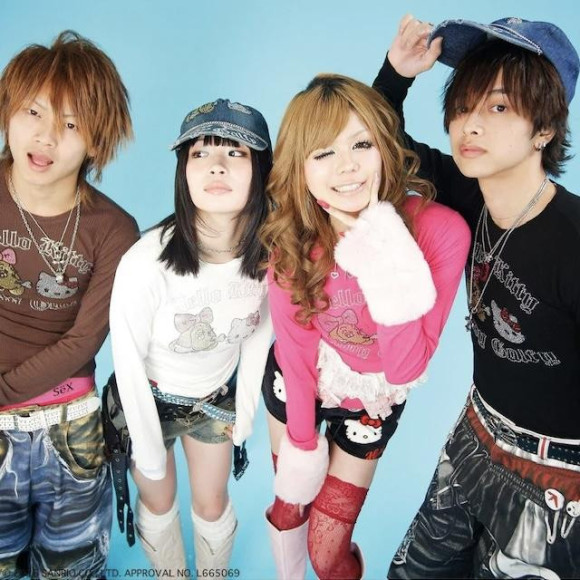 【GALFY × Hello Kittyコラボ】好評発売中！