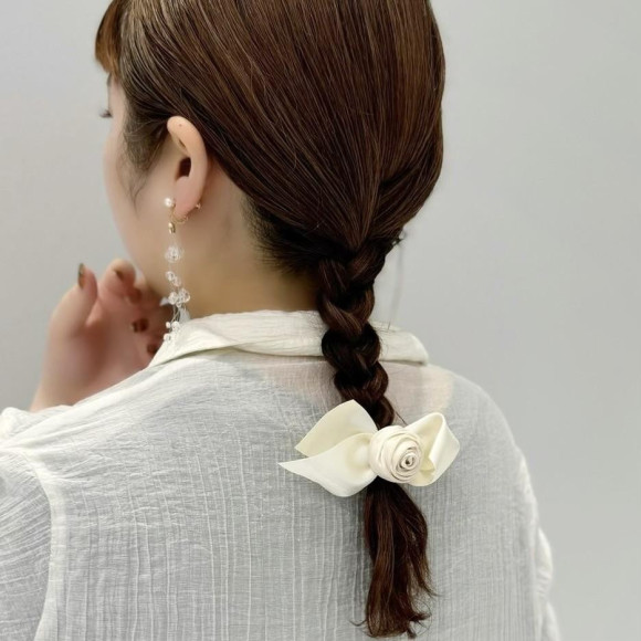 サテンリボン×バラヘアクリップ
