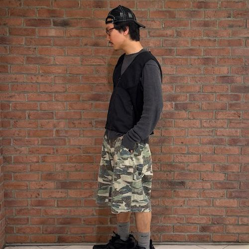 新作ナイロンベスト。