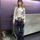 Beautiful silk with feminine items...