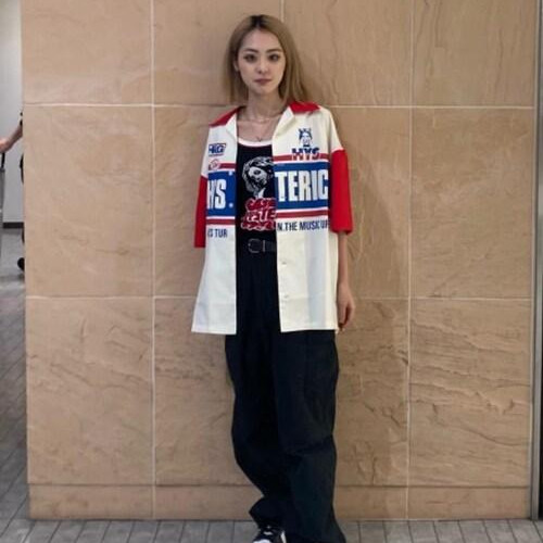 シャツはオーバーサイズでお尻周...