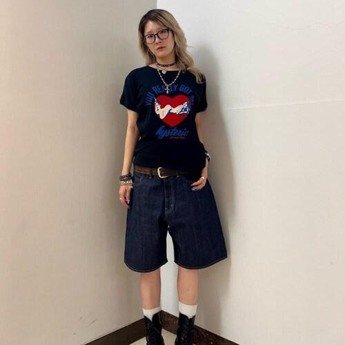 Tシャツの素材感がサラッと薄手...