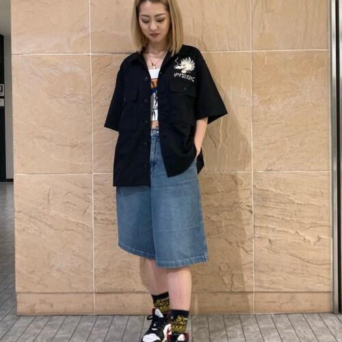 ハーフパンツとシャツで夏らしい...