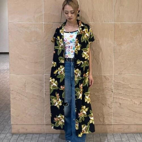 阿羅哈連衣裙也作為外褂...