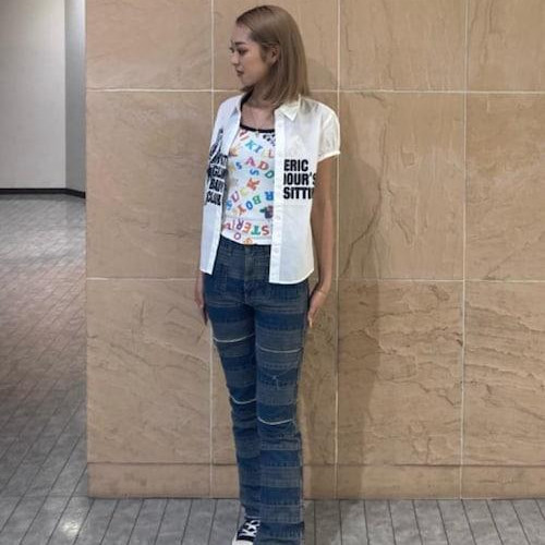 使用襯衫作為外褂,泰國...